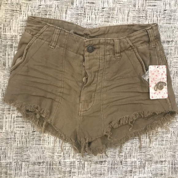 NWT Free People Stand-Off Beige Distressed Shorts - Picture 3 of 8